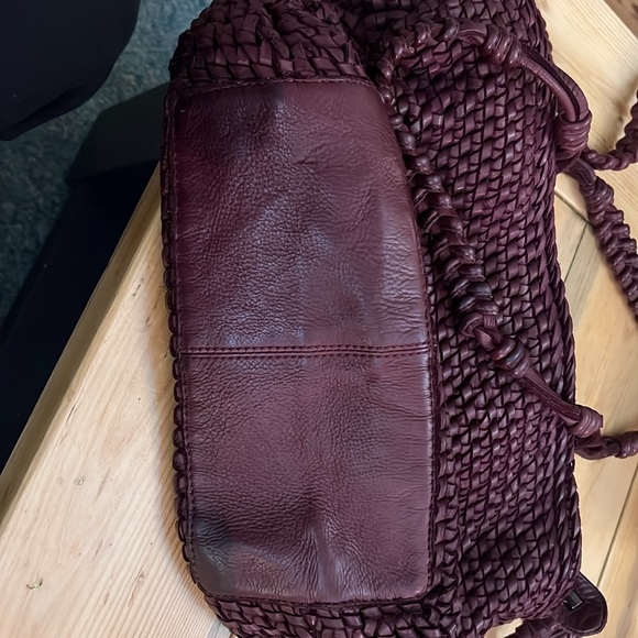 Perfect color of burgundy leather bag. Made in India - Picture 2 of 7